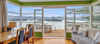 Bayview Beauty - Charteris Bay Holiday Home