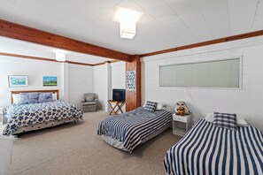 4 bedrooms, WiFi, bed sheets