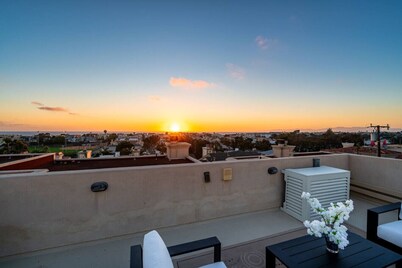 West of PCH King 3-bdrm w A/C!