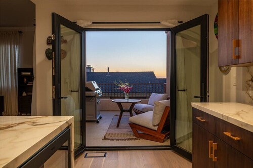 West of PCH King 3-bdrm w A/C!