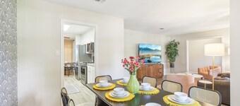 7Min to Texas A&M Cozy 7 Beds, w/ Billiards & Firepit Oasis