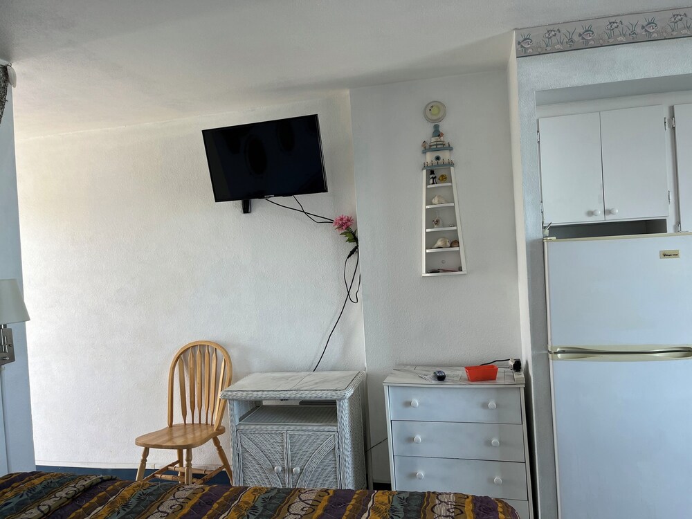 Charming resort in Daytona Beach, Beautiful Oceanview with King size