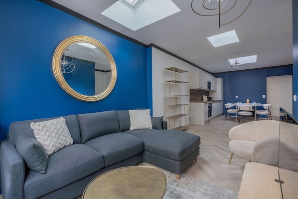 TV - Apartment in the heart of the 11th Quartier Oberkampf (Paris)
