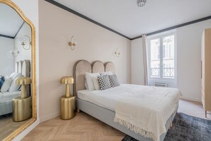 2 Schlafzimmer, Schreibtisch, Bügeleisen/Bügelbrett, WLAN