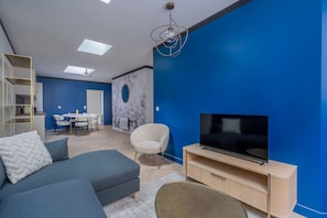 TV - Apartment in the heart of the 11th Quartier Oberkampf (Paris)