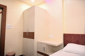 Desk, laptop workspace, free WiFi