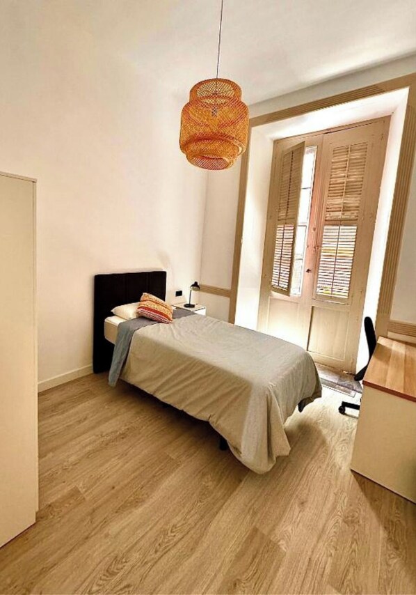 WiFi, bed sheets