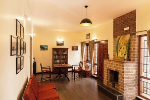 Comfort Δίκλινο Δωμάτιο (Double), Μπαλκόνι, Θέα στο Βουνό | Περιοχή καθιστικού