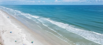 NEW BEST DEALS L & L Luxury Condo, Beach, Pools, Spa & more, Close 2 all. 3/2