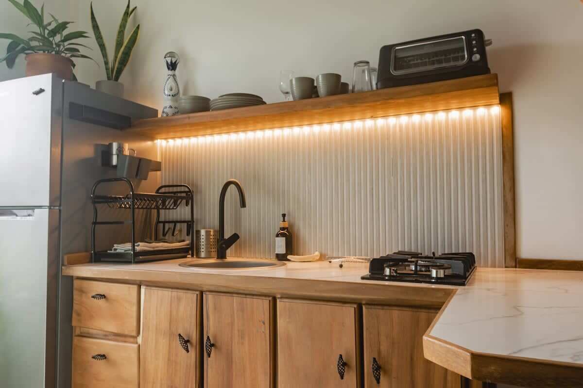 Fridge, stovetop, coffee/tea maker, blender