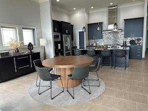 Dining - Spacious 3-bedroom lake front house in Okoboji (Spirit Lake)