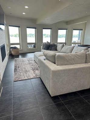 Smart TV, fireplace, stereo