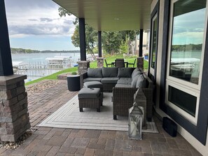 Terrace/patio - Spacious 3-bedroom lake front house in Okoboji (Spirit Lake)