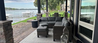 Spacious 3-bedroom lake front house in Okoboji