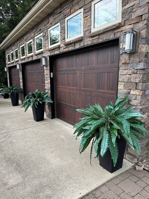 Exterior detail - Spacious 3-bedroom lake front house in Okoboji (Spirit Lake)