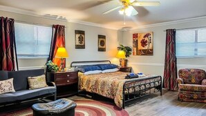 5 Schlafzimmer, Bügeleisen/Bügelbrett