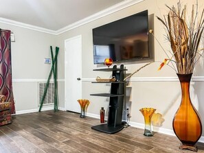 TV - The Gleaming Gemstone on Gilmore (Madison)