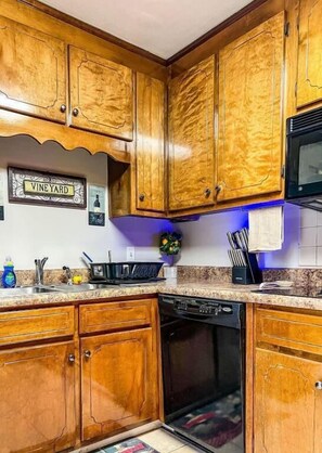 Private kitchen - The Gleaming Gemstone on Gilmore (Madison)