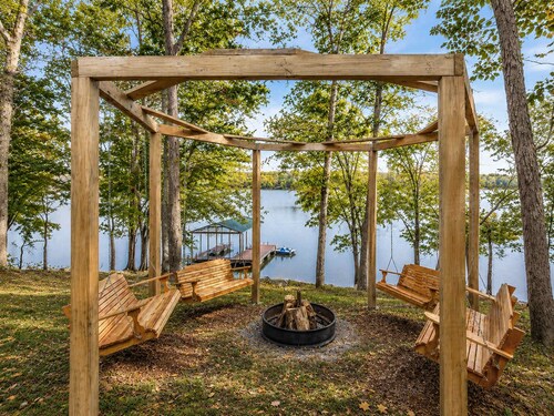 Hickory Haven • Cozy Lakefront Escape + Dock