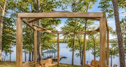 Hickory Haven • Cozy Lakefront Escape + Dock