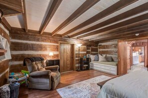 3 slaapkamers, een strijkplank/strijkijzer, reisbedje, wifi