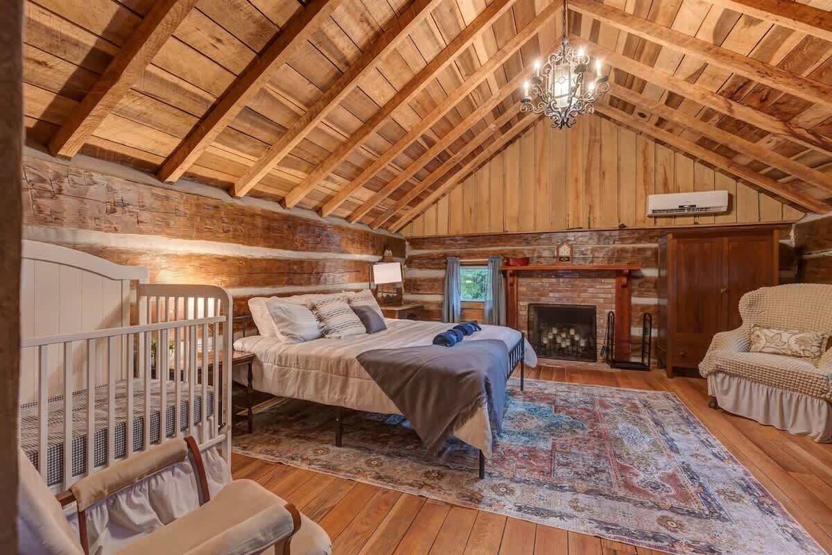 3 bedrooms, iron/ironing board, travel crib, WiFi