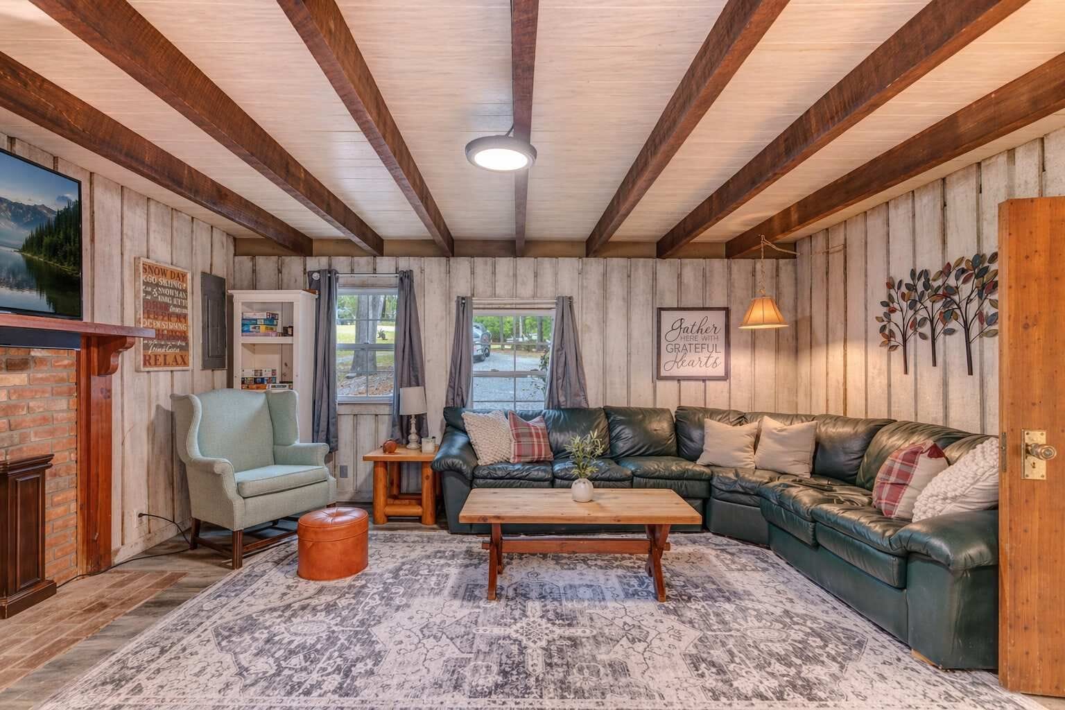 Fernseher, Kamin, Arbeitsbereiche