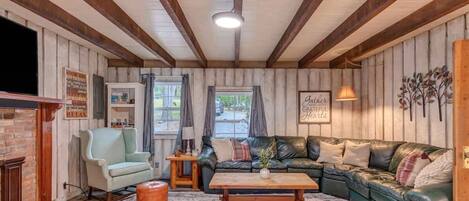 TV, fireplace, offices