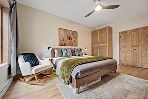 3 habitaciones, tabla de planchar con plancha, wifi y ropa de cama 