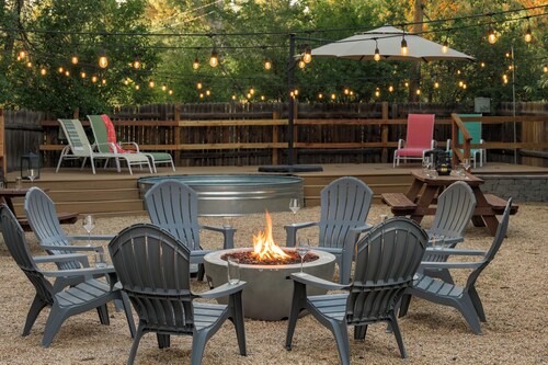 Huge secluded yard•hot tub•game room• 5-15 min to DU, DTC, DT