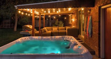 Huge secluded yard•hot tub•game room• 5-15 min to DU, DTC, DT