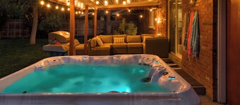 Huge secluded yard•hot tub•game room• 5-15 min to DU, DTC, DT