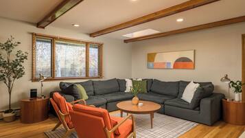 Smart TV, fireplace, ping pong, books