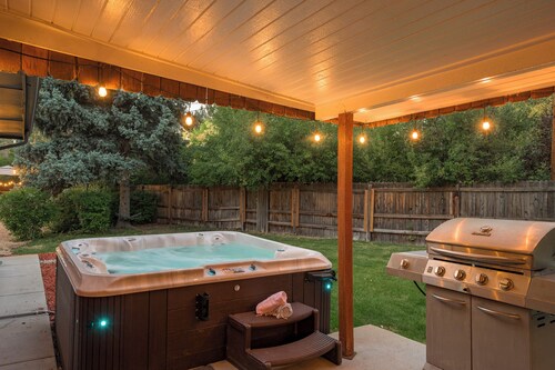 Huge secluded yard•hot tub•game room• 5-15 min to DU, DTC, DT