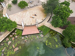 A rooftop garden with a swimming pool, seating area, and potted plants. - Xolatlaco Tepoztlan Hotel Boutique (Tepoztlán)