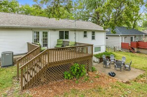 Terrace/patio - 4-bedroom Family Home in Overland Park with Jungle Gym (Overland Park)