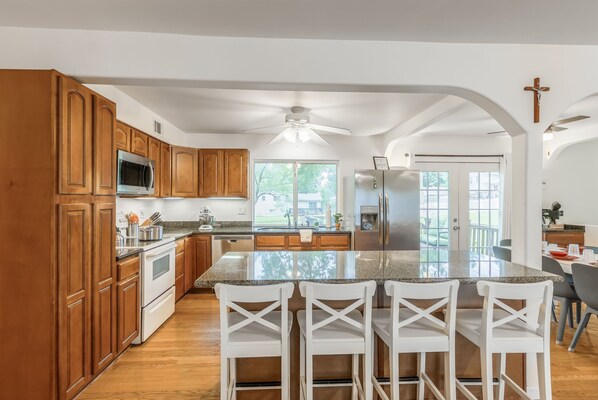 Fridge, microwave, oven, stovetop - 4-bedroom Family Home in Overland Park with Jungle Gym (Overland Park)