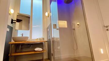 Douche, articles de toilette écologiques, sÚche-cheveux, bidet