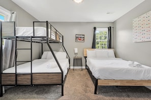 4 bedrooms, iron/ironing board