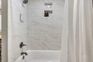Bathroom - American Retreat (Huntsville)