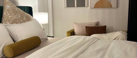 2 habitaciones, tabla de planchar con plancha, wifi y ropa de cama