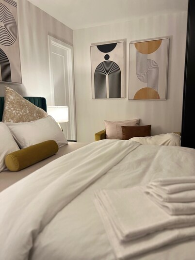 Charming 2-bedroom house with AC, WiFi in fantastic New Haven