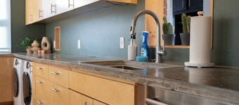 Mulberry on Bragg - Curated stay minutes from downtown