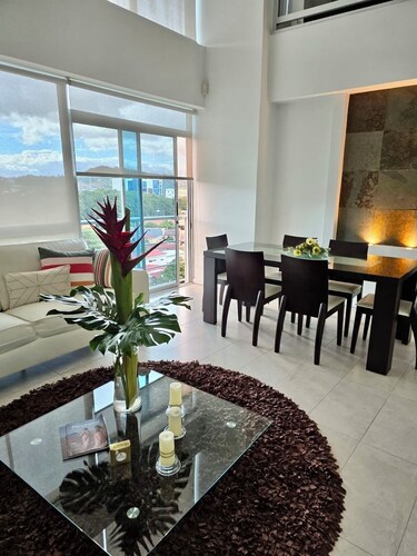 Exclusive Penthouse in an excellent location, close to Starbucks and MultiPlaza. 
