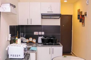 Private kitchen - Timelines Studio JKIA Airport View

 (Nairobi)