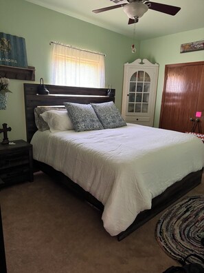 3 bedrooms, iron/ironing board, WiFi, bed sheets