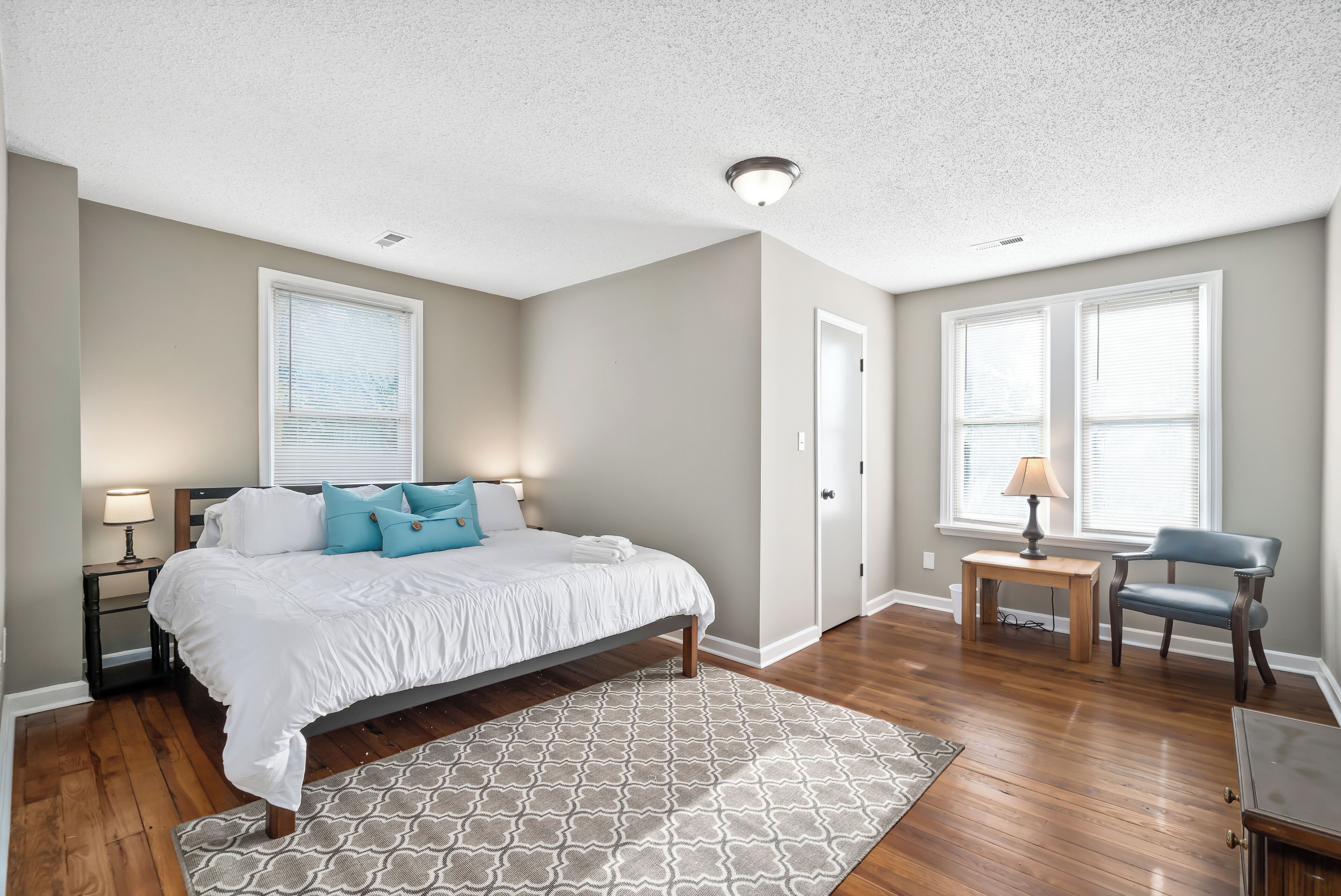 5 bedrooms, iron/ironing board