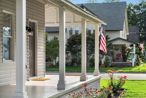 Front of property - Blissful on Bradley (Huntsville)