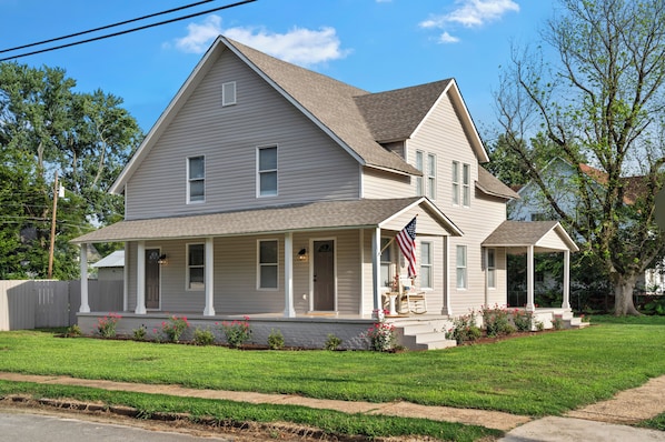 Front of property - Blissful on Bradley (Huntsville)