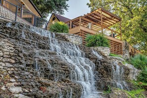 Property grounds - 4BDRM Luxury Lakehouse  HotTub, Firepit & BoatDock (Granbury)